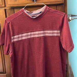 Mens/ teens Arrow shirt.